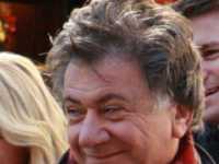 מהנדס בניין Саймон работает